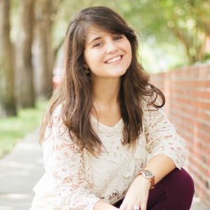 Meet your Posher, Larissa